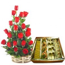 Bouquet of 18 Red Roses with 1/2 Kg. Assorted Sweets